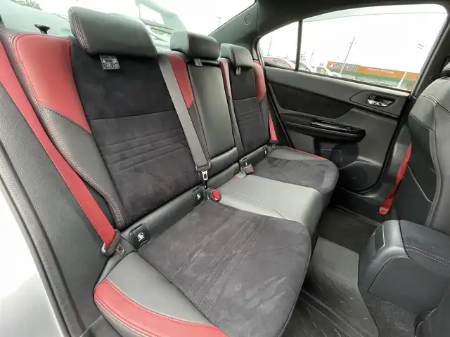 スバル ＷＲＸ ＳＴＩ STI 青森県 2018(平30)年 4万km アイスシルバーメタリック 社外ナビ/バックカメラ/フルセグTV/CD/DVD/BT/STIスタイルパッケージ/LEDヘッドライト/横滑り防止装置/ハーフレザー/イエローキャリパー/純正ＡＷ18インチ