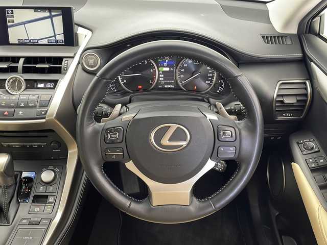 レクサス ＮＸ 200t Iパッケージ 愛知県 2015(平27)年 4.7万km ソニックチタニウム 純正７型SDナビ/三眼LEDヘッドライト/本革シート/クルーズコントロール/フルセグ/CD/DVD/Bluetooth/バックカメラ/純正アルミホイール/パワーシート/パドルシフト/ステアリングヒーター/ドライブレコーダー/ETC/ステアリングスイッチ/スマートキー/プッシュスタート