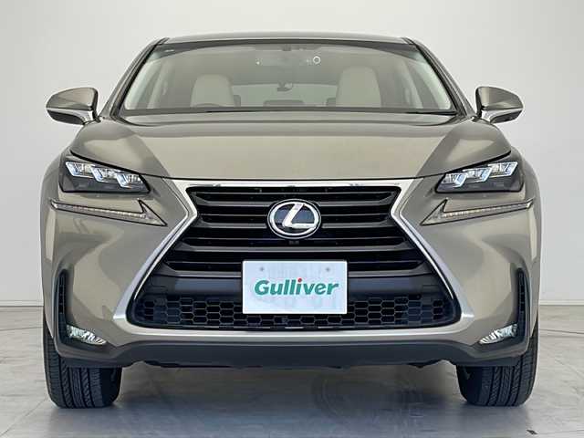 レクサス ＮＸ 200t Iパッケージ 愛知県 2015(平27)年 4.7万km ソニックチタニウム 純正７型SDナビ/三眼LEDヘッドライト/本革シート/クルーズコントロール/フルセグ/CD/DVD/Bluetooth/バックカメラ/純正アルミホイール/パワーシート/パドルシフト/ステアリングヒーター/ドライブレコーダー/ETC/ステアリングスイッチ/スマートキー/プッシュスタート