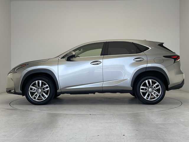 レクサス ＮＸ 200t Iパッケージ 愛知県 2015(平27)年 4.7万km ソニックチタニウム 純正７型SDナビ/三眼LEDヘッドライト/本革シート/クルーズコントロール/フルセグ/CD/DVD/Bluetooth/バックカメラ/純正アルミホイール/パワーシート/パドルシフト/ステアリングヒーター/ドライブレコーダー/ETC/ステアリングスイッチ/スマートキー/プッシュスタート