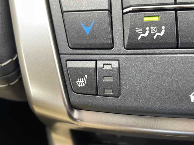 レクサス ＮＸ 200t Iパッケージ 愛知県 2015(平27)年 4.7万km ソニックチタニウム 純正７型SDナビ/三眼LEDヘッドライト/本革シート/クルーズコントロール/フルセグ/CD/DVD/Bluetooth/バックカメラ/純正アルミホイール/パワーシート/パドルシフト/ステアリングヒーター/ドライブレコーダー/ETC/ステアリングスイッチ/スマートキー/プッシュスタート