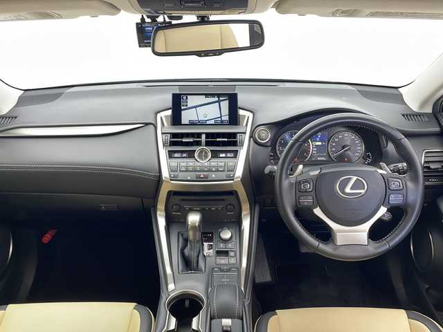 レクサス ＮＸ 200t Iパッケージ 愛知県 2015(平27)年 4.7万km ソニックチタニウム 純正７型SDナビ/三眼LEDヘッドライト/本革シート/クルーズコントロール/フルセグ/CD/DVD/Bluetooth/バックカメラ/純正アルミホイール/パワーシート/パドルシフト/ステアリングヒーター/ドライブレコーダー/ETC/ステアリングスイッチ/スマートキー/プッシュスタート