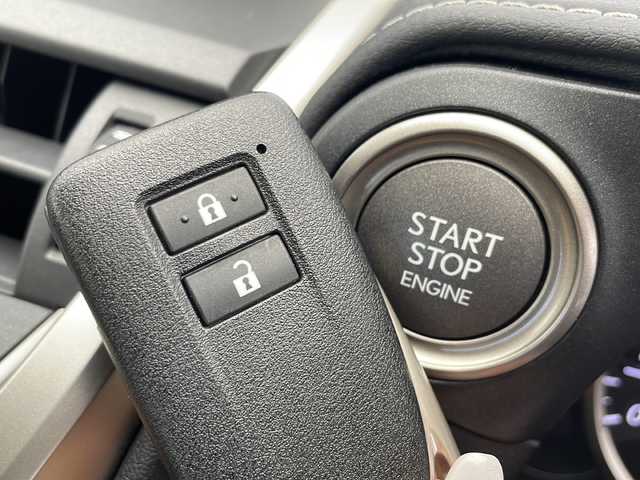レクサス ＮＸ 200t Iパッケージ 愛知県 2015(平27)年 4.7万km ソニックチタニウム 純正７型SDナビ/三眼LEDヘッドライト/本革シート/クルーズコントロール/フルセグ/CD/DVD/Bluetooth/バックカメラ/純正アルミホイール/パワーシート/パドルシフト/ステアリングヒーター/ドライブレコーダー/ETC/ステアリングスイッチ/スマートキー/プッシュスタート