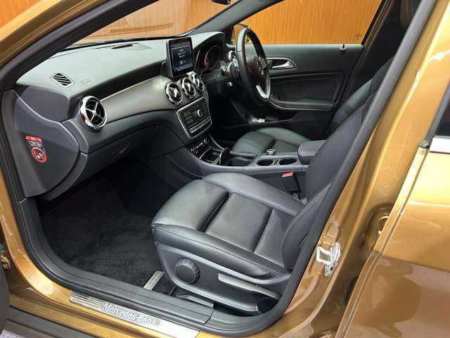 メルセデス・ベンツ ＧＬＡ２２０ 4マチック 千葉県 2017(平29)年 3.8万km キャニオンベージュ レーダーセーフティＰＫＧ　/純正ナビ　/バックカメラ　/ＥＴＣ　/黒革シート　/シートヒーター　/パワーバックドア