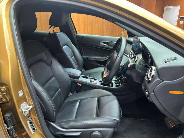 メルセデス・ベンツ ＧＬＡ２２０ 4マチック 千葉県 2017(平29)年 3.8万km キャニオンベージュ レーダーセーフティＰＫＧ　/純正ナビ　/バックカメラ　/ＥＴＣ　/黒革シート　/シートヒーター　/パワーバックドア