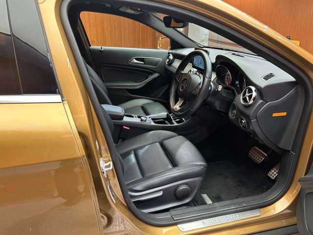 メルセデス・ベンツ ＧＬＡ２２０ 4マチック 千葉県 2017(平29)年 3.8万km キャニオンベージュ レーダーセーフティＰＫＧ　/純正ナビ　/バックカメラ　/ＥＴＣ　/黒革シート　/シートヒーター　/パワーバックドア