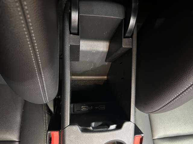 メルセデス・ベンツ ＧＬＡ２２０ 4マチック 千葉県 2017(平29)年 3.8万km キャニオンベージュ レーダーセーフティＰＫＧ　/純正ナビ　/バックカメラ　/ＥＴＣ　/黒革シート　/シートヒーター　/パワーバックドア