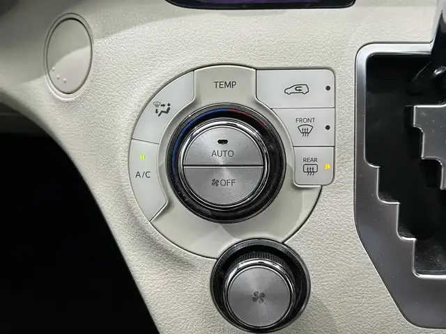トヨタ シエンタ G 鹿児島県 2016(平28)年 7.7万km ホワイトパールクリスタルシャイン 車いす仕様車/純正ナビ/(ワンセグ/Bluetooth/CD)/バックカメラ/ETC/両側パワースライドドア/トヨタセーフティセンスC/　・衝突回避支援ブレーキ機能/　・レーン逸脱警報機能/　・オートマチックハイビーム/革巻きステアリング/ステアリングリモコン/電動格納ミラー/純正フロアマット/ドアバイザー/プッシュスタート