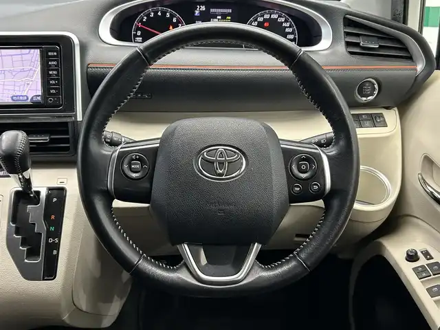 トヨタ シエンタ G 鹿児島県 2016(平28)年 7.7万km ホワイトパールクリスタルシャイン 車いす仕様車/純正ナビ/(ワンセグ/Bluetooth/CD)/バックカメラ/ETC/両側パワースライドドア/トヨタセーフティセンスC/　・衝突回避支援ブレーキ機能/　・レーン逸脱警報機能/　・オートマチックハイビーム/革巻きステアリング/ステアリングリモコン/電動格納ミラー/純正フロアマット/ドアバイザー/プッシュスタート