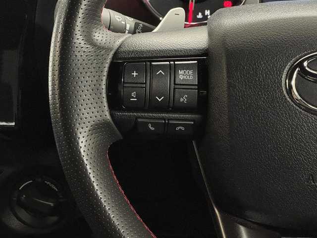 トヨタ ハイラックス Z GRスポーツ 三重県 2023(令5)年 2.3万km スーパーホワイトⅡ 2.4Lディーゼルターボ/パートタイム4WD（H2/H4/L4）/MTモード付フロア6AT/純正 8インチディスプレイオーディオ＆ナビ/（AM/FM/USB/iPod/Bluetooth/Miracast/CarPlay/AndroidAuto）/パノラミックビューモニター/【ディーラーOP】スポーツバー/【ディーラーOP】ベッドライナー（カバー無）/ドライブレコーダー 前後（デジタルミラー内蔵型）/ETC/Toyota Safety Sense/・プリクラッシュセーフティ［PCS］/・レーンディパーチャーアラート［LDA］/・レーダークルコン（ブレーキ制御付）/・ロードサインアシスト［RSA］/・クリアランスソナー＆バックソナー/・ダウンヒルアシストコントロール［DAC］制御/・アクティブトラクションコントロール/など/装備/・【後付】デジタルインナーミラー（前後ドラレコ機能搭載）/・ハーフレザーシート/・運転席パワーシート（8way）/・コンライト（ライト自動点灯・消灯システム）/・前後フォグランプ/・左右独立オートエアコン/・リヤデフロック/・プッシュスタート/・排ガス浄化スイッチ/・パドルシフト/・GRスポーツ専用18inAW/・スマートキー（GRスポーツ専用加飾）/など