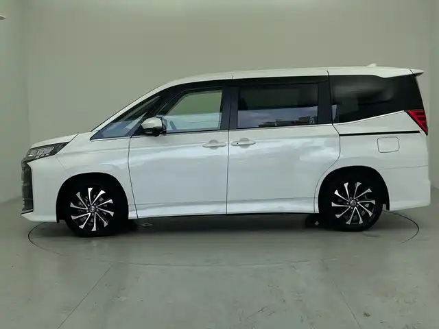 トヨタ ノア ハイブリッド S－Z 愛知県 2023(令5)年 1.9万km ホワイトパールクリスタルシャイン 純正8型ディスプレイオーディオ/・Bluetooth/・AppleCarPlay/バックカメラ/両側パワースライドドア/シートヒーター/レーダークルーズコントロール　/衝突軽減ブレーキ/レーンキープアシスト/オートマチックハイビーム/前後コーナーセンサー/ハーフレザーシート/純正17インチアルミホイール/ビルトインＥＴＣ２．０　/LEDヘッドライト/スマートキー