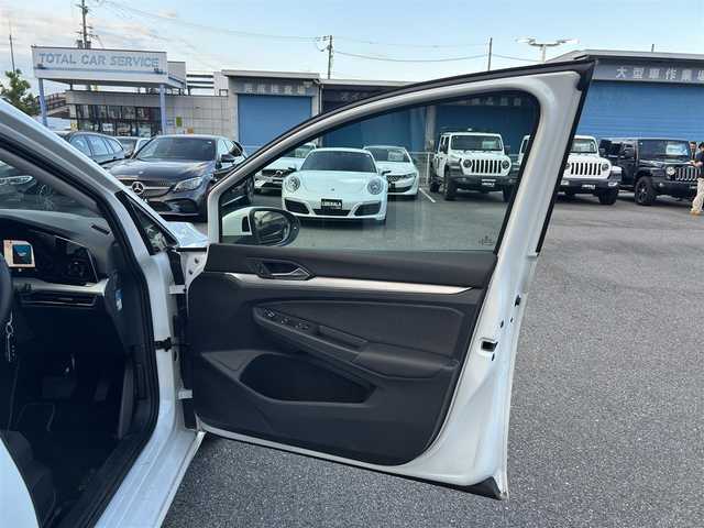 フォルクスワーゲン ＶＷ ゴルフ TDI アクティブアドバンス 滋賀県 2022(令4)年 3.4万km 白 ワンオーナー/純正ナビ/Bカメラ/フルセグTV/BT/USB/Apple car play/LEDヘッドライト/シートヒーター/ステアリングヒーター/ACC/LKA/BSM