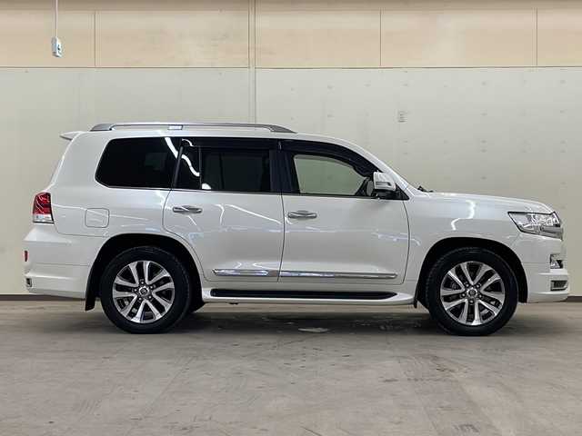 トヨタ ランドクルーザー ZX 道央・札幌 2019(令1)年 2.6万km ホワイトパールクリスタルシャイン /４WD//サンルーフ//純正メーカーオプションナビゲーション//Bluetooth　フルセグ　SD　AM　FM　USB　AUX//全方位カメラ//モデリスタエアロ//トヨタセーフティセンス//追従クルーズコントロール//コーナーセンサー//センターデフロック//ダウンヒルアシストコントロール//ECT2nd//ブラインドスポットモニター//レザーシート//運転席シートメモリー//前席パワーシート//前席シートベンチレーション//前席＋2列目シートヒーター//前席エアーシート//MTモード//パワーバックドア//電動格納シート//ETC2.0//革巻きステアリング//ステアリングヒーター//前後ドライブレコーダー//自動防眩ミラー//SOSコール//スマートキー//スペアキー//プッシュスタート//純正エンジンスターター//LEDヘッドライト//オートライト//オートマチックハイビーム//ルーフレール//純正アルミホイル//ドアバイザー