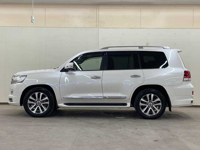 トヨタ ランドクルーザー ZX 道央・札幌 2019(令1)年 2.6万km ホワイトパールクリスタルシャイン /４WD//サンルーフ//純正メーカーオプションナビゲーション//Bluetooth　フルセグ　SD　AM　FM　USB　AUX//全方位カメラ//モデリスタエアロ//トヨタセーフティセンス//追従クルーズコントロール//コーナーセンサー//センターデフロック//ダウンヒルアシストコントロール//ECT2nd//ブラインドスポットモニター//レザーシート//運転席シートメモリー//前席パワーシート//前席シートベンチレーション//前席＋2列目シートヒーター//前席エアーシート//MTモード//パワーバックドア//電動格納シート//ETC2.0//革巻きステアリング//ステアリングヒーター//前後ドライブレコーダー//自動防眩ミラー//SOSコール//スマートキー//スペアキー//プッシュスタート//純正エンジンスターター//LEDヘッドライト//オートライト//オートマチックハイビーム//ルーフレール//純正アルミホイル//ドアバイザー