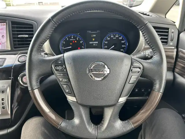 日産 エルグランド 250HWS アーバンクロム 岡山県 2018(平30)年 8.7万km ファントムブラック 登録時走行距離86551km/純正8インチナビ/フルセグTV(AM.FM.CD.DVD.TV.BT)/両側パワースライドドア/全方位カメラ/ETC/クリアランスソナー/衝突軽減ブレーキ/クルーズコントロール/オットマン/オートライト/USB入力端子/18インチ純正AW/純正フロアマット
