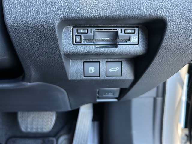 トヨタ クラウン スポーツ Z 富山県 2024(令6)年 0.9万km プレシャスホワイトパール 4WD/トヨタセーフティセンス/プリクラッシュセーフティ/レーンディパーチャーアラート/レーントレーシングアシスト/レーダークルーズコントロール/ロードサインアシスト/アダプティブハイビーム/パノラミックビューモニター/デジタルインナーミラー/パワーバックドア/シートベンチレーション/シートヒーター/純正メーカーナビ/フルセグ/ETC2.0