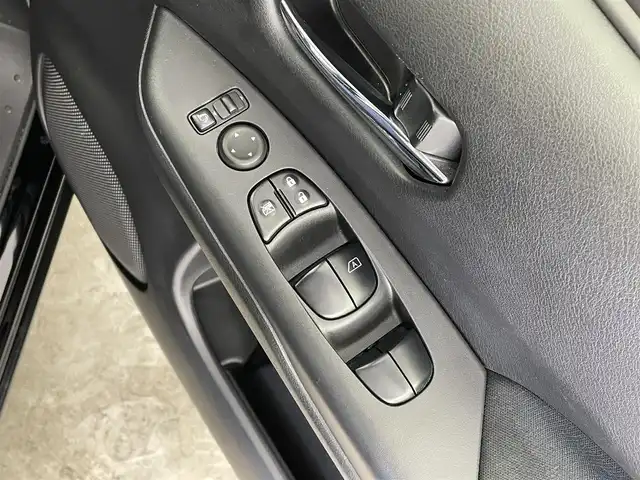 日産 セレナ ハイウェイスター V 千葉県 2022(令4)年 4.6万km ダイヤモンドブラック 全方位運転支援システム/インテリジェント エマージェンシーブレーキ/標識検知機能/踏み間違い衝突防止アシスト/車線逸脱防止支援システム/車線逸脱警報/後側方衝突防止支援システム/後側方車両検知警報/後退時車両検知警報/前方衝突予測警報/純正7インチメモリーナビ/フルセグTV/Bluetooth接続/フルセグTV/CD/DVD再生/全方位カメラ/デジタルインナーミラー/ブラインドスポットモニター/プロパイロット/両側パワースライドドア/LEDヘッドライト