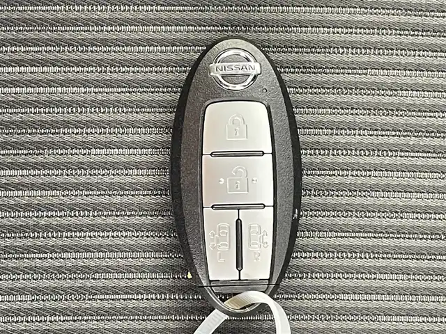 日産 セレナ ハイウェイスター V 千葉県 2022(令4)年 4.6万km ダイヤモンドブラック 全方位運転支援システム/インテリジェント エマージェンシーブレーキ/標識検知機能/踏み間違い衝突防止アシスト/車線逸脱防止支援システム/車線逸脱警報/後側方衝突防止支援システム/後側方車両検知警報/後退時車両検知警報/前方衝突予測警報/純正7インチメモリーナビ/フルセグTV/Bluetooth接続/フルセグTV/CD/DVD再生/全方位カメラ/デジタルインナーミラー/ブラインドスポットモニター/プロパイロット/両側パワースライドドア/LEDヘッドライト