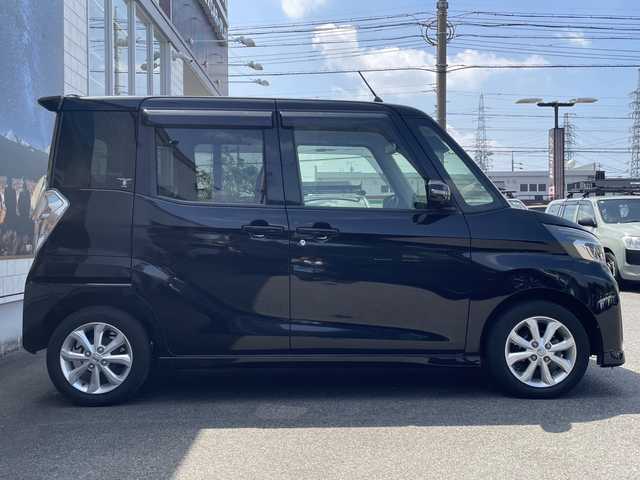 日産 デイズ ルークス ハイウェイスターX 愛知県 2017(平29)年 6.4万km ブラック 片側パワースライドドア /純正ナビ(CD/フルセグTV/Bluetooth) /全方位カメラ /アイドリングストップ /オートマチックハイビーム/衝突軽減ブレーキ /純正フロアマット /プッシュスタートボタン