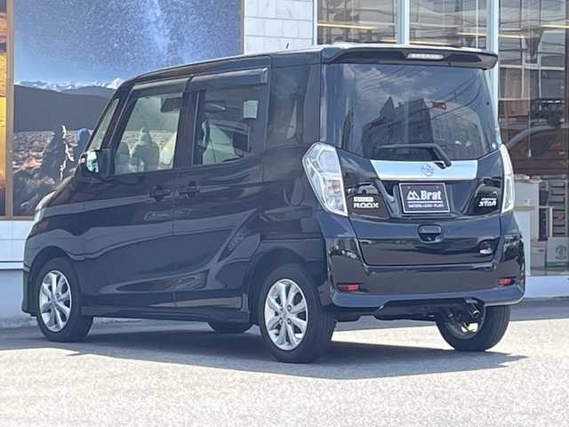 日産 デイズ ルークス ハイウェイスターX 愛知県 2017(平29)年 6.4万km ブラック 片側パワースライドドア /純正ナビ(CD/フルセグTV/Bluetooth) /全方位カメラ /アイドリングストップ /オートマチックハイビーム/衝突軽減ブレーキ /純正フロアマット /プッシュスタートボタン