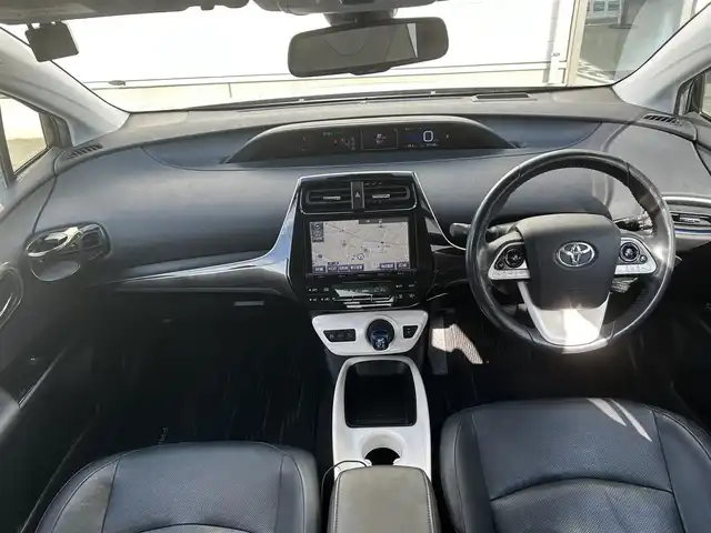 トヨタ プリウス A プレミアム　ツーリングセレ 埼玉県 2016(平28)年 9.8万km アティチュードブラックマイカ 純正9インチナビ/（AM.FM.フルセグTV.BT.SD.DVD.CD）/バックカメラ/HUD/ドライブレコーダー（ユピテルY-116）/レーダークルーズコントロール/パーキングアシスト/プリクラッシュセーフティ/横滑り防止装置/ビルドインETC/クリアランスソナー/ブラインドスポットモニター/オートマチックハイビーム/オートLEDヘッドライト/D席パワーシート/両側シートヒーター/黒レザーシート/純正フロアマット/純正ドアバイザー/車両/ナビ取扱説明書/保証書