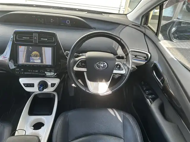 トヨタ プリウス A プレミアム　ツーリングセレ 埼玉県 2016(平28)年 9.8万km アティチュードブラックマイカ 純正9インチナビ/（AM.FM.フルセグTV.BT.SD.DVD.CD）/バックカメラ/HUD/ドライブレコーダー（ユピテルY-116）/レーダークルーズコントロール/パーキングアシスト/プリクラッシュセーフティ/横滑り防止装置/ビルドインETC/クリアランスソナー/ブラインドスポットモニター/オートマチックハイビーム/オートLEDヘッドライト/D席パワーシート/両側シートヒーター/黒レザーシート/純正フロアマット/純正ドアバイザー/車両/ナビ取扱説明書/保証書