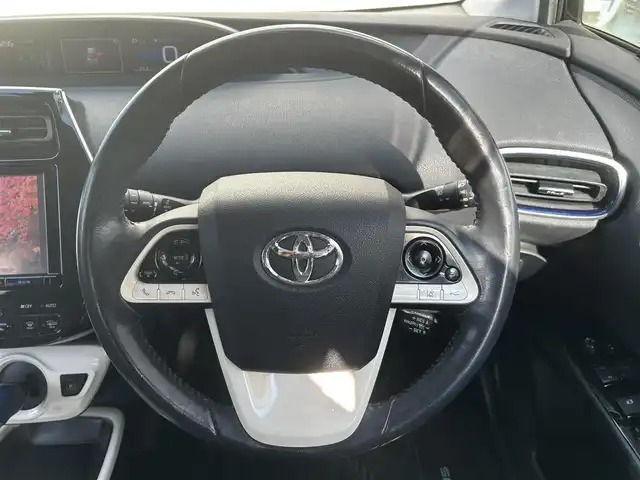 トヨタ プリウス A プレミアム　ツーリングセレ 埼玉県 2016(平28)年 9.8万km アティチュードブラックマイカ 純正9インチナビ/（AM.FM.フルセグTV.BT.SD.DVD.CD）/バックカメラ/HUD/ドライブレコーダー（ユピテルY-116）/レーダークルーズコントロール/パーキングアシスト/プリクラッシュセーフティ/横滑り防止装置/ビルドインETC/クリアランスソナー/ブラインドスポットモニター/オートマチックハイビーム/オートLEDヘッドライト/D席パワーシート/両側シートヒーター/黒レザーシート/純正フロアマット/純正ドアバイザー/車両/ナビ取扱説明書/保証書