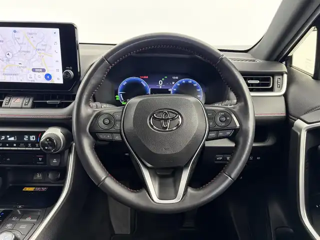 トヨタ ＲＡＶ４ ＰＨＶ Z 愛知県 2023(令5)年 5万km アティチュードブラックマイカ トヨタセーフティセンス/プリクラッシュセーフティ/レーントレーシングアシスト/レーダークルーズコントロール/オートマチックハイビーム/ロードサインアシスト/ブラインドスポットモニター/パーキングサポートブレーキ/デジタルインナーミラー/パノラミックビューモニター/純正9インチディスプレイオーディオ/フルセグTV/Bluetooth接続/AM/FM/USB/AppleCarPlay/AndroidAuto/Miracast/T-Connect/ステアリングヒーター/レザーシート/電動パワーシート/シートヒーター/シートエアコン/パワーバックドア/100V電源/充電用USB端子/ワイヤレス充電/純正19インチアルミホイール/ETC2.0/前後ドライブレコーダー