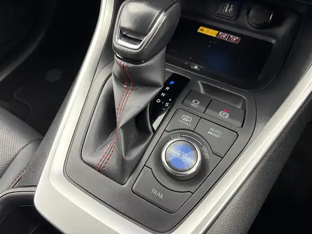トヨタ ＲＡＶ４ ＰＨＶ Z 愛知県 2023(令5)年 5万km アティチュードブラックマイカ トヨタセーフティセンス/プリクラッシュセーフティ/レーントレーシングアシスト/レーダークルーズコントロール/オートマチックハイビーム/ロードサインアシスト/ブラインドスポットモニター/パーキングサポートブレーキ/デジタルインナーミラー/パノラミックビューモニター/純正9インチディスプレイオーディオ/フルセグTV/Bluetooth接続/AM/FM/USB/AppleCarPlay/AndroidAuto/Miracast/T-Connect/ステアリングヒーター/レザーシート/電動パワーシート/シートヒーター/シートエアコン/パワーバックドア/100V電源/充電用USB端子/ワイヤレス充電/純正19インチアルミホイール/ETC2.0/前後ドライブレコーダー