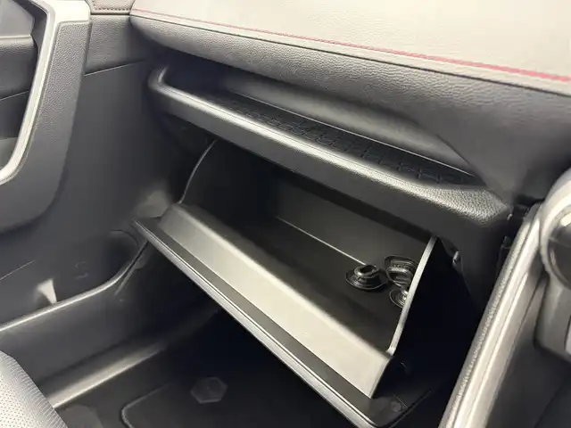 トヨタ ＲＡＶ４ ＰＨＶ Z 愛知県 2023(令5)年 5万km アティチュードブラックマイカ トヨタセーフティセンス/プリクラッシュセーフティ/レーントレーシングアシスト/レーダークルーズコントロール/オートマチックハイビーム/ロードサインアシスト/ブラインドスポットモニター/パーキングサポートブレーキ/デジタルインナーミラー/パノラミックビューモニター/純正9インチディスプレイオーディオ/フルセグTV/Bluetooth接続/AM/FM/USB/AppleCarPlay/AndroidAuto/Miracast/T-Connect/ステアリングヒーター/レザーシート/電動パワーシート/シートヒーター/シートエアコン/パワーバックドア/100V電源/充電用USB端子/ワイヤレス充電/純正19インチアルミホイール/ETC2.0/前後ドライブレコーダー