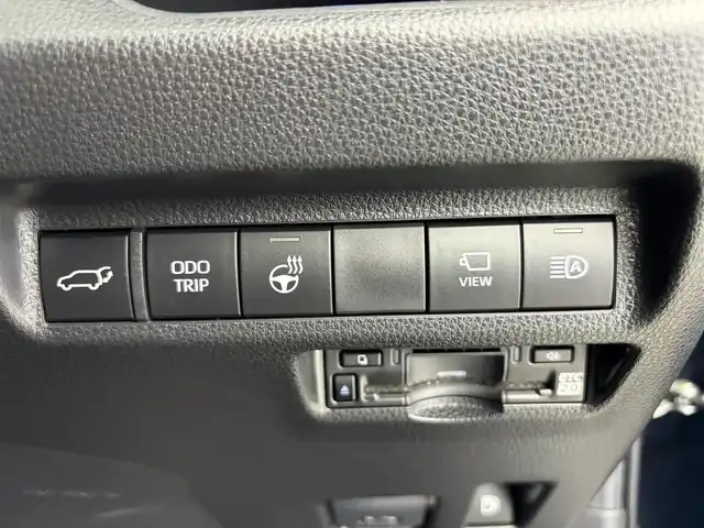 トヨタ ＲＡＶ４ ＰＨＶ Z 愛知県 2023(令5)年 5万km アティチュードブラックマイカ トヨタセーフティセンス/プリクラッシュセーフティ/レーントレーシングアシスト/レーダークルーズコントロール/オートマチックハイビーム/ロードサインアシスト/ブラインドスポットモニター/パーキングサポートブレーキ/デジタルインナーミラー/パノラミックビューモニター/純正9インチディスプレイオーディオ/フルセグTV/Bluetooth接続/AM/FM/USB/AppleCarPlay/AndroidAuto/Miracast/T-Connect/ステアリングヒーター/レザーシート/電動パワーシート/シートヒーター/シートエアコン/パワーバックドア/100V電源/充電用USB端子/ワイヤレス充電/純正19インチアルミホイール/ETC2.0/前後ドライブレコーダー