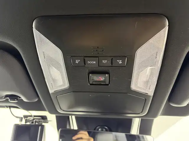 トヨタ ＲＡＶ４ ＰＨＶ Z 愛知県 2023(令5)年 5万km アティチュードブラックマイカ トヨタセーフティセンス/プリクラッシュセーフティ/レーントレーシングアシスト/レーダークルーズコントロール/オートマチックハイビーム/ロードサインアシスト/ブラインドスポットモニター/パーキングサポートブレーキ/デジタルインナーミラー/パノラミックビューモニター/純正9インチディスプレイオーディオ/フルセグTV/Bluetooth接続/AM/FM/USB/AppleCarPlay/AndroidAuto/Miracast/T-Connect/ステアリングヒーター/レザーシート/電動パワーシート/シートヒーター/シートエアコン/パワーバックドア/100V電源/充電用USB端子/ワイヤレス充電/純正19インチアルミホイール/ETC2.0/前後ドライブレコーダー