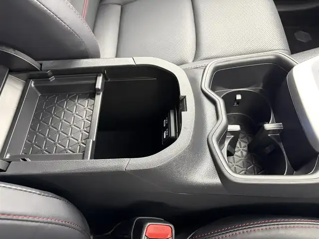 トヨタ ＲＡＶ４ ＰＨＶ Z 愛知県 2023(令5)年 5万km アティチュードブラックマイカ トヨタセーフティセンス/プリクラッシュセーフティ/レーントレーシングアシスト/レーダークルーズコントロール/オートマチックハイビーム/ロードサインアシスト/ブラインドスポットモニター/パーキングサポートブレーキ/デジタルインナーミラー/パノラミックビューモニター/純正9インチディスプレイオーディオ/フルセグTV/Bluetooth接続/AM/FM/USB/AppleCarPlay/AndroidAuto/Miracast/T-Connect/ステアリングヒーター/レザーシート/電動パワーシート/シートヒーター/シートエアコン/パワーバックドア/100V電源/充電用USB端子/ワイヤレス充電/純正19インチアルミホイール/ETC2.0/前後ドライブレコーダー