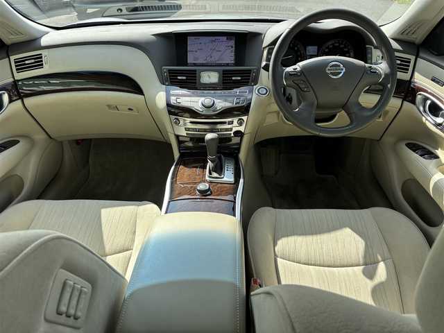 日産 フーガ 250GT 福岡県 2013(平25)年 3.9万km クリスタルホワイトパール 純正ナビ/(BT/フルセグ/DISC/AM/FM）/Bカメラ/クルーズコントロール/LEDヘッドライト/AFS/オートライト/シートメモリー/DN席パワーシート/チルトステアリング/助手席オットマン/純正18インチAW/TVキャンセラー/ISOFIX/横滑り防止装置/盗難防止装置/衝突被害軽減ブレーキ/スマートキー/ETC