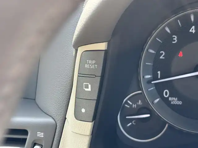 日産 フーガ 250GT 福岡県 2013(平25)年 3.9万km クリスタルホワイトパール 純正ナビ/(BT/フルセグ/DISC/AM/FM）/Bカメラ/クルーズコントロール/LEDヘッドライト/AFS/オートライト/シートメモリー/DN席パワーシート/チルトステアリング/助手席オットマン/純正18インチAW/TVキャンセラー/ISOFIX/横滑り防止装置/盗難防止装置/衝突被害軽減ブレーキ/スマートキー/ETC