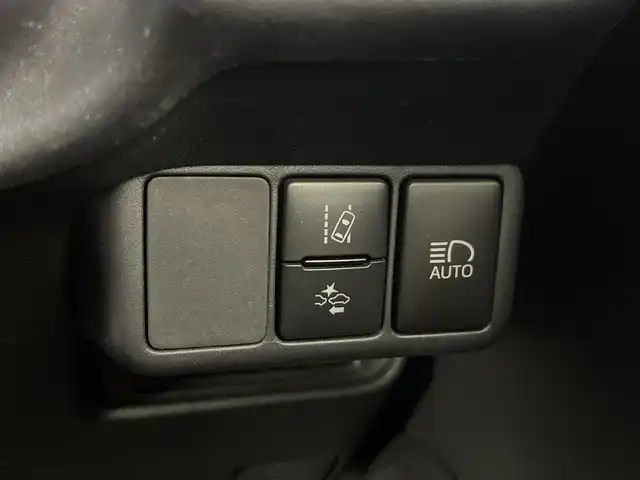 トヨタ アクア S スタイルブラック 愛知県 2017(平29)年 6.5万km ブラックマイカ 禁煙車/純正7インチナビ/（CD/DVD/Bluetooth/フルセグTV/SD)/バックカメラ/トヨタセーフティセンス/・プリクラッシュセーフティ/・レーンディパーチャーアラート/・オートマチックハイビーム/ETC/15インチアルミホイール/スマートキー/スペアキー1本/プッシュスタート/LEDヘッドライト/フロントフォグランプ/オートライト/純正フロアマット/横滑り防止装置