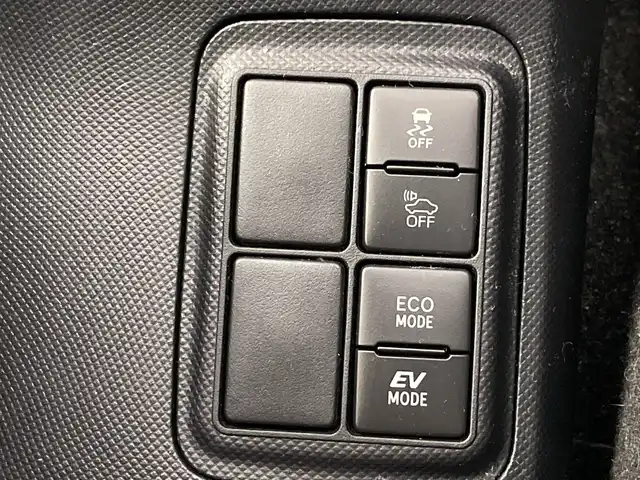 トヨタ アクア S スタイルブラック 愛知県 2017(平29)年 6.5万km ブラックマイカ 禁煙車/純正7インチナビ/（CD/DVD/Bluetooth/フルセグTV/SD)/バックカメラ/トヨタセーフティセンス/・プリクラッシュセーフティ/・レーンディパーチャーアラート/・オートマチックハイビーム/ETC/15インチアルミホイール/スマートキー/スペアキー1本/プッシュスタート/LEDヘッドライト/フロントフォグランプ/オートライト/純正フロアマット/横滑り防止装置