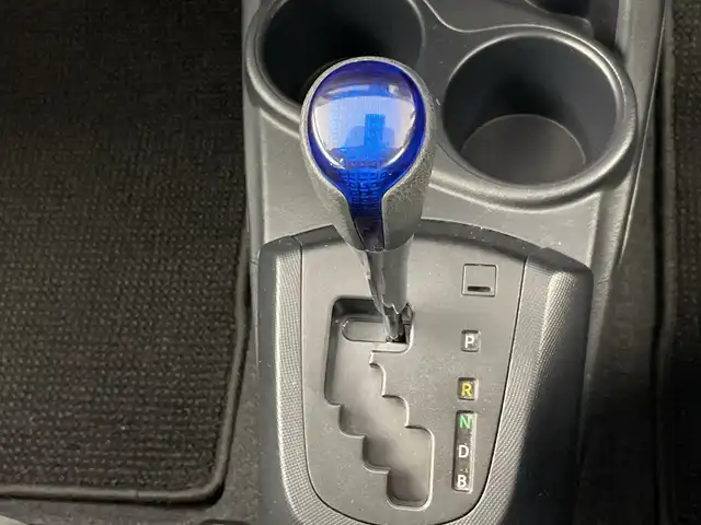 トヨタ アクア S スタイルブラック 愛知県 2017(平29)年 6.5万km ブラックマイカ 禁煙車/純正7インチナビ/（CD/DVD/Bluetooth/フルセグTV/SD)/バックカメラ/トヨタセーフティセンス/・プリクラッシュセーフティ/・レーンディパーチャーアラート/・オートマチックハイビーム/ETC/15インチアルミホイール/スマートキー/スペアキー1本/プッシュスタート/LEDヘッドライト/フロントフォグランプ/オートライト/純正フロアマット/横滑り防止装置