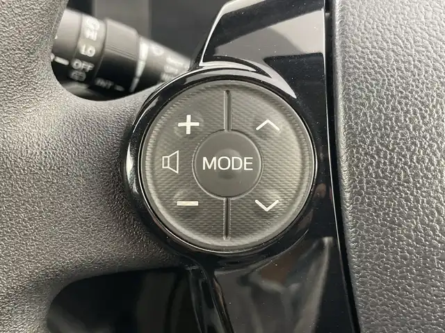 トヨタ アクア S スタイルブラック 愛知県 2017(平29)年 6.5万km ブラックマイカ 禁煙車/純正7インチナビ/（CD/DVD/Bluetooth/フルセグTV/SD)/バックカメラ/トヨタセーフティセンス/・プリクラッシュセーフティ/・レーンディパーチャーアラート/・オートマチックハイビーム/ETC/15インチアルミホイール/スマートキー/スペアキー1本/プッシュスタート/LEDヘッドライト/フロントフォグランプ/オートライト/純正フロアマット/横滑り防止装置