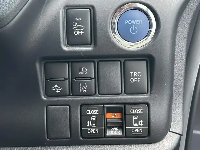 トヨタ エスクァイア ハイブリッド Xi 佐賀県 2016(平28)年 5.5万km ダークバイオレットマイカメタリック トヨタセーフティセンスC/・プリクラッシュセーフティ/・レーンディパーチャーアラート/・オートマチックハイビーム/純正SDナビ/・バックカメラ/・フルセグTV/BT/CD/DVD/純正フリップダウンモニター/純正ドラレコ/(DRT-H66A：SDなし動作確認なし)/両側パワースライドドア/純正15インチAW/LEDヘッドライト/シートヒーター/プッシュスタート/ETC/スペアキー×1/取扱説明書