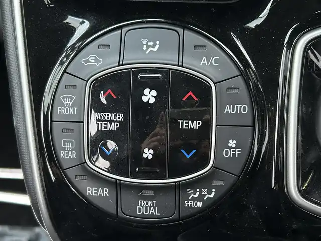 トヨタ エスクァイア ハイブリッド Xi 佐賀県 2016(平28)年 5.5万km ダークバイオレットマイカメタリック トヨタセーフティセンスC/・プリクラッシュセーフティ/・レーンディパーチャーアラート/・オートマチックハイビーム/純正SDナビ/・バックカメラ/・フルセグTV/BT/CD/DVD/純正フリップダウンモニター/純正ドラレコ/(DRT-H66A：SDなし動作確認なし)/両側パワースライドドア/純正15インチAW/LEDヘッドライト/シートヒーター/プッシュスタート/ETC/スペアキー×1/取扱説明書