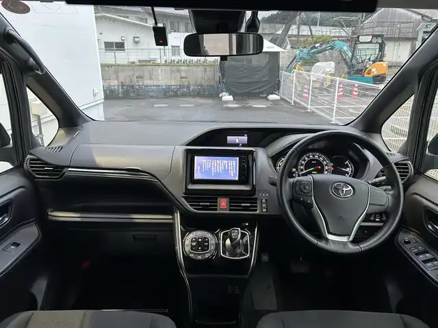 トヨタ エスクァイア ハイブリッド Xi 佐賀県 2016(平28)年 5.5万km ダークバイオレットマイカメタリック トヨタセーフティセンスC/・プリクラッシュセーフティ/・レーンディパーチャーアラート/・オートマチックハイビーム/純正SDナビ/・バックカメラ/・フルセグTV/BT/CD/DVD/純正フリップダウンモニター/純正ドラレコ/(DRT-H66A：SDなし動作確認なし)/両側パワースライドドア/純正15インチAW/LEDヘッドライト/シートヒーター/プッシュスタート/ETC/スペアキー×1/取扱説明書