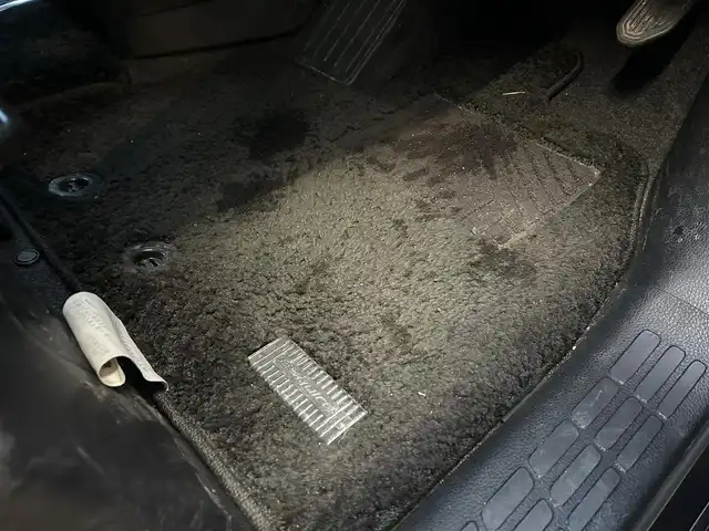 トヨタ エスクァイア ハイブリッド Xi 佐賀県 2016(平28)年 5.5万km ダークバイオレットマイカメタリック トヨタセーフティセンスC/・プリクラッシュセーフティ/・レーンディパーチャーアラート/・オートマチックハイビーム/純正SDナビ/・バックカメラ/・フルセグTV/BT/CD/DVD/純正フリップダウンモニター/純正ドラレコ/(DRT-H66A：SDなし動作確認なし)/両側パワースライドドア/純正15インチAW/LEDヘッドライト/シートヒーター/プッシュスタート/ETC/スペアキー×1/取扱説明書