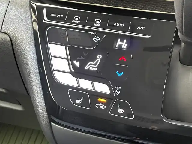 三菱 デリカミニ T プレミアム 岩手県 2024(令6)年 0.8万km アメジストブラック/シルキーホワイト ４WD/ターボ/ルーフレール/マッドフラップ/マルチアラウンドモニター/両側ハンズフリーオートスライドドア/デジタルルームミラー/リヤサーキュレーション/ヒルディセントコントロール/ヒルスタートアシスト/e-Assist/衝突被害軽減ブレーキシステム/路外逸脱防止支援機能/標識認識システム/先行車発進通知システム/踏み間違い衝突防止アシスト/マイパイロット/レーダークルーズコントロール/車線維持支援機能/コーナーセンサー/オートハイビーム/横滑り防止装置/アイドリングストップ/パドルシフト/リヤロールサンシェード/撥水シート生地/前席シートヒーター/ステアリングヒーター/ブレーキオートホールド/純正ディスプレイオーディオ/AppleCarPlay・AndroidAuto/純正１５インチアルミホイール