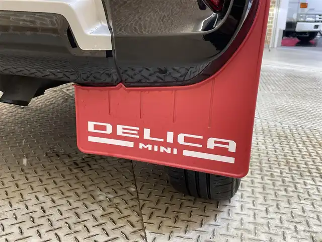 三菱 デリカミニ T プレミアム 岩手県 2024(令6)年 0.8万km アメジストブラック/シルキーホワイト ４WD/ターボ/ルーフレール/マッドフラップ/マルチアラウンドモニター/両側ハンズフリーオートスライドドア/デジタルルームミラー/リヤサーキュレーション/ヒルディセントコントロール/ヒルスタートアシスト/e-Assist/衝突被害軽減ブレーキシステム/路外逸脱防止支援機能/標識認識システム/先行車発進通知システム/踏み間違い衝突防止アシスト/マイパイロット/レーダークルーズコントロール/車線維持支援機能/コーナーセンサー/オートハイビーム/横滑り防止装置/アイドリングストップ/パドルシフト/リヤロールサンシェード/撥水シート生地/前席シートヒーター/ステアリングヒーター/ブレーキオートホールド/純正ディスプレイオーディオ/AppleCarPlay・AndroidAuto/純正１５インチアルミホイール