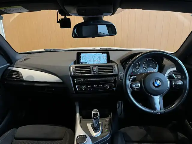 ＢＭＷ Ｍ１４０ｉ 宮城県 2017(平29)年 8.5万km アルピンホワイトⅢ インテリジェントセーフティ/レーンディパーチャーウォーニング/iDriveナビゲーションシステム/バックカメラ/前後PDC/パーキングアシスト/LEDヘッドライト/オートライト/クルーズコントロール/ステアリングスイッチ/パドルシフト/コンフォートアクセス/純正18インチAW/ブラックキドニーグリル/メモリ機能付きパワーシート/ドライブレコーダー/ETC車載器