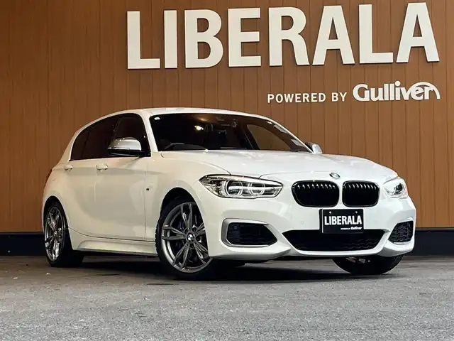 ＢＭＷ Ｍ１４０ｉ 宮城県 2017(平29)年 8.5万km アルピンホワイトⅢ インテリジェントセーフティ/レーンディパーチャーウォーニング/iDriveナビゲーションシステム/バックカメラ/前後PDC/パーキングアシスト/LEDヘッドライト/オートライト/クルーズコントロール/ステアリングスイッチ/パドルシフト/コンフォートアクセス/純正18インチAW/ブラックキドニーグリル/メモリ機能付きパワーシート/ドライブレコーダー/ETC車載器