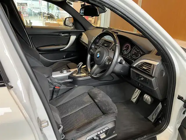 ＢＭＷ Ｍ１４０ｉ 宮城県 2017(平29)年 8.5万km アルピンホワイトⅢ インテリジェントセーフティ/レーンディパーチャーウォーニング/iDriveナビゲーションシステム/バックカメラ/前後PDC/パーキングアシスト/LEDヘッドライト/オートライト/クルーズコントロール/ステアリングスイッチ/パドルシフト/コンフォートアクセス/純正18インチAW/ブラックキドニーグリル/メモリ機能付きパワーシート/ドライブレコーダー/ETC車載器