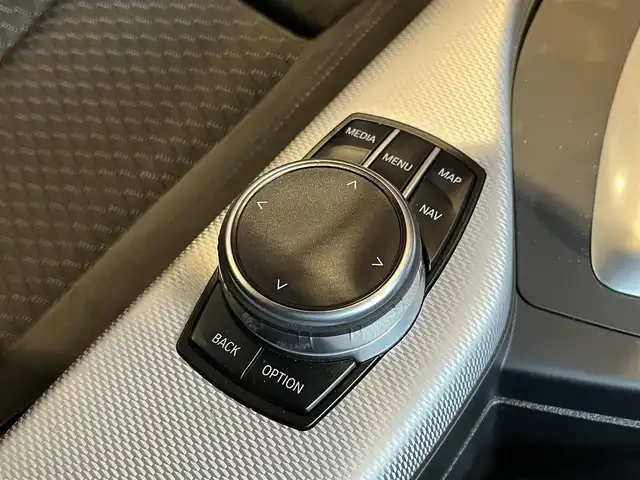 ＢＭＷ Ｍ１４０ｉ 宮城県 2017(平29)年 8.5万km アルピンホワイトⅢ インテリジェントセーフティ/レーンディパーチャーウォーニング/iDriveナビゲーションシステム/バックカメラ/前後PDC/パーキングアシスト/LEDヘッドライト/オートライト/クルーズコントロール/ステアリングスイッチ/パドルシフト/コンフォートアクセス/純正18インチAW/ブラックキドニーグリル/メモリ機能付きパワーシート/ドライブレコーダー/ETC車載器