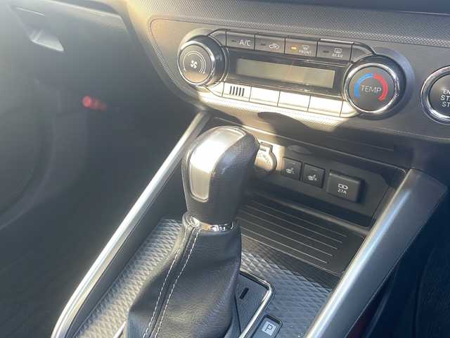 トヨタ ライズ Z 三重県 2020(令2)年 1.9万km ブラックマイカメタリック/シャイニングホワイトパール 純正９型ナビ/全周囲カメラ/純正ビルトインＥＴＣ/スペアキー/追従クルーズコントロール/レーンキープアシスト/シートヒーター/ステアリングスイッチ/先行車発進告知/衝突被害軽減システム/アイドリングストップ/ＭＴモード/ＬＥＤオートライト/フォグランプ/電動格納ミラー　/禁煙車